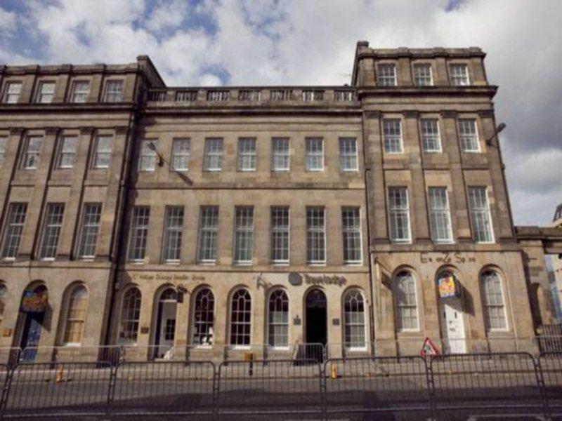 Travelodge Edinburgh Central Waterloo Place ภายนอก รูปภาพ