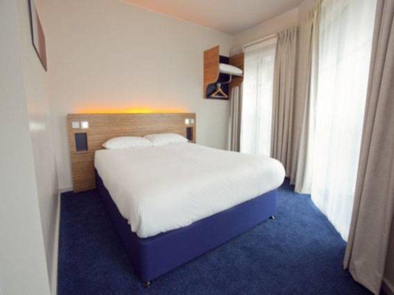 Travelodge Edinburgh Central Waterloo Place ภายนอก รูปภาพ