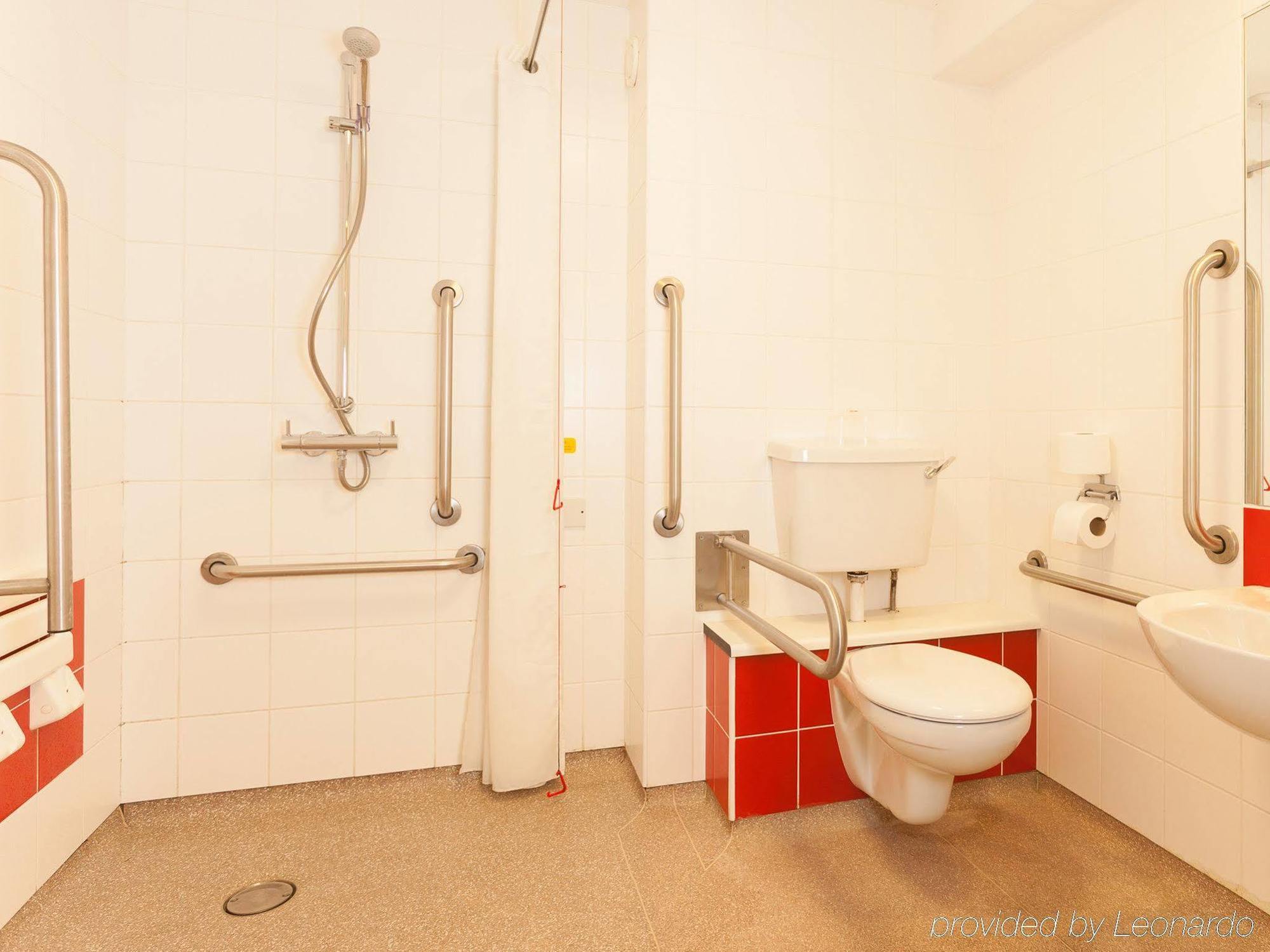 Travelodge Edinburgh Central Waterloo Place ภายนอก รูปภาพ