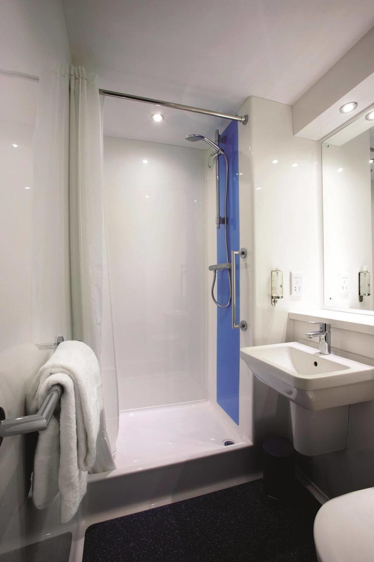 Travelodge Edinburgh Central Waterloo Place ภายนอก รูปภาพ