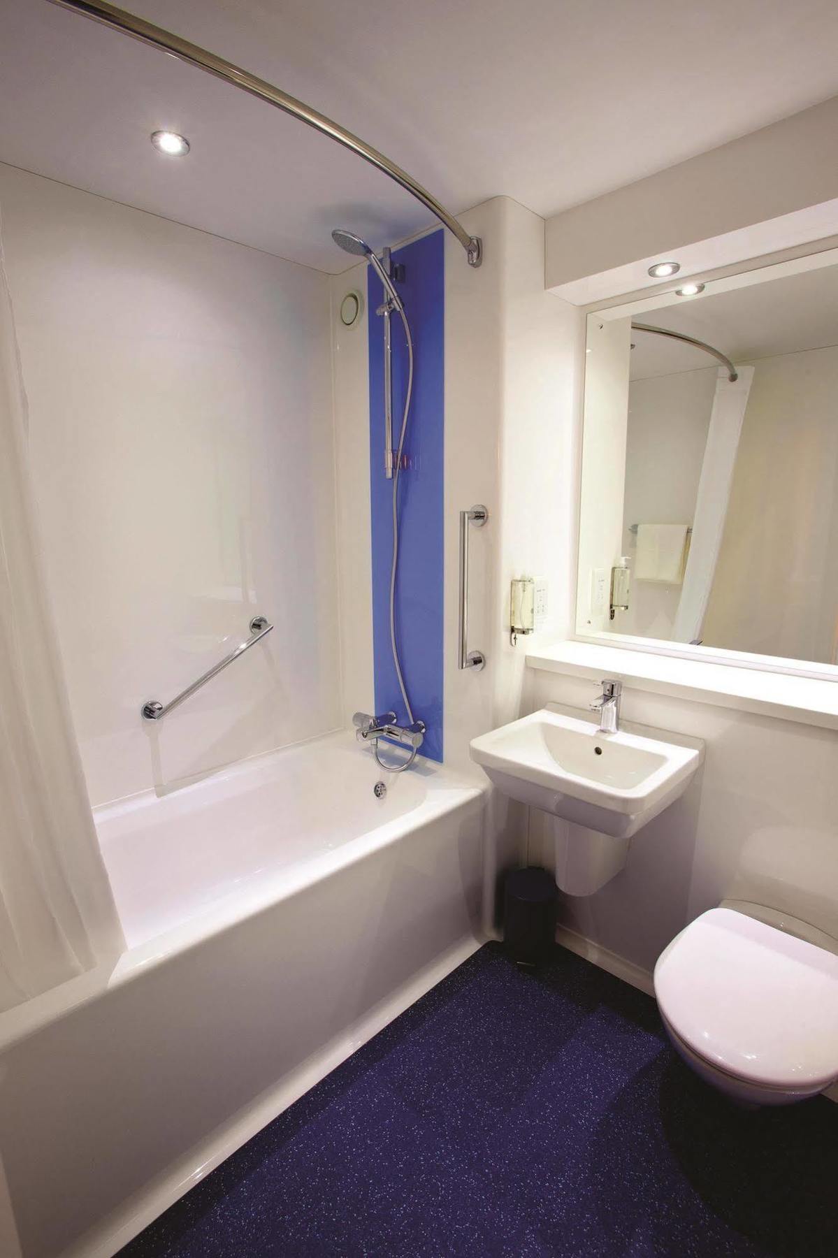 Travelodge Edinburgh Central Waterloo Place ภายนอก รูปภาพ